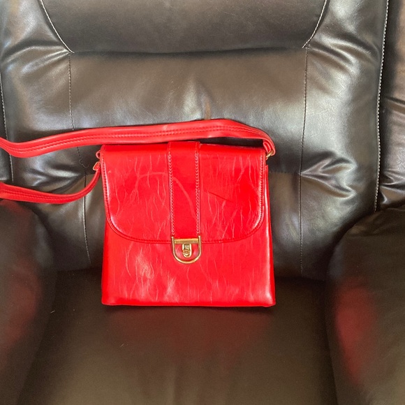 Handbags - Women's Red Crossbody Bag with Gold-Tone Clasp